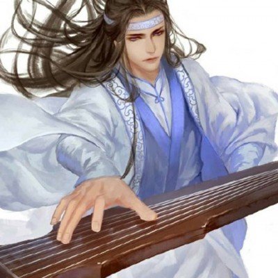 8岁男孩爬山识草预判山下藏金矿